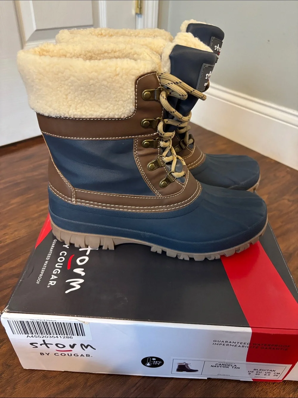 Womens brown and navy Insulated Snow Boots